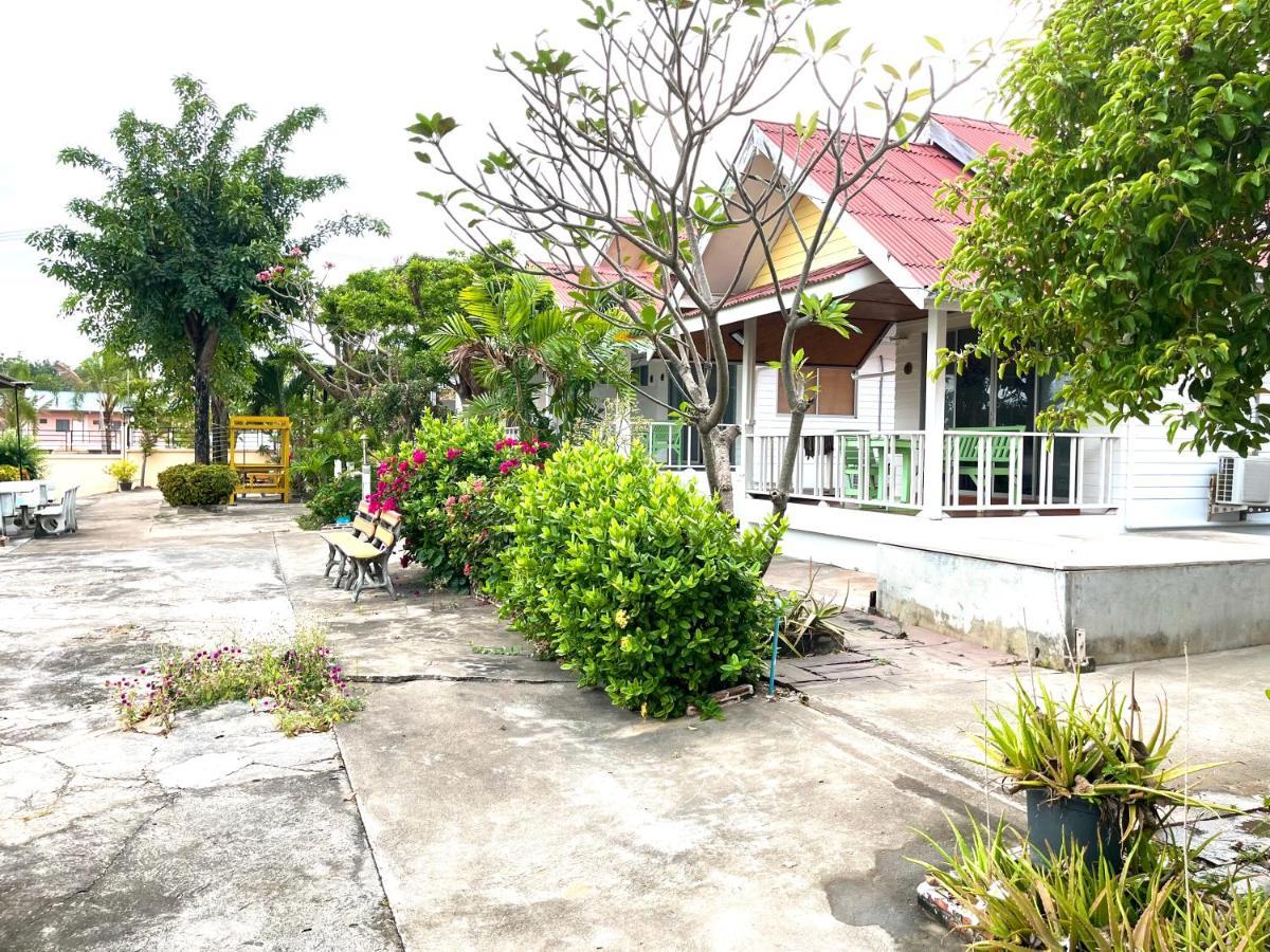 Insook Ko Larn Resort Ngoại thất bức ảnh