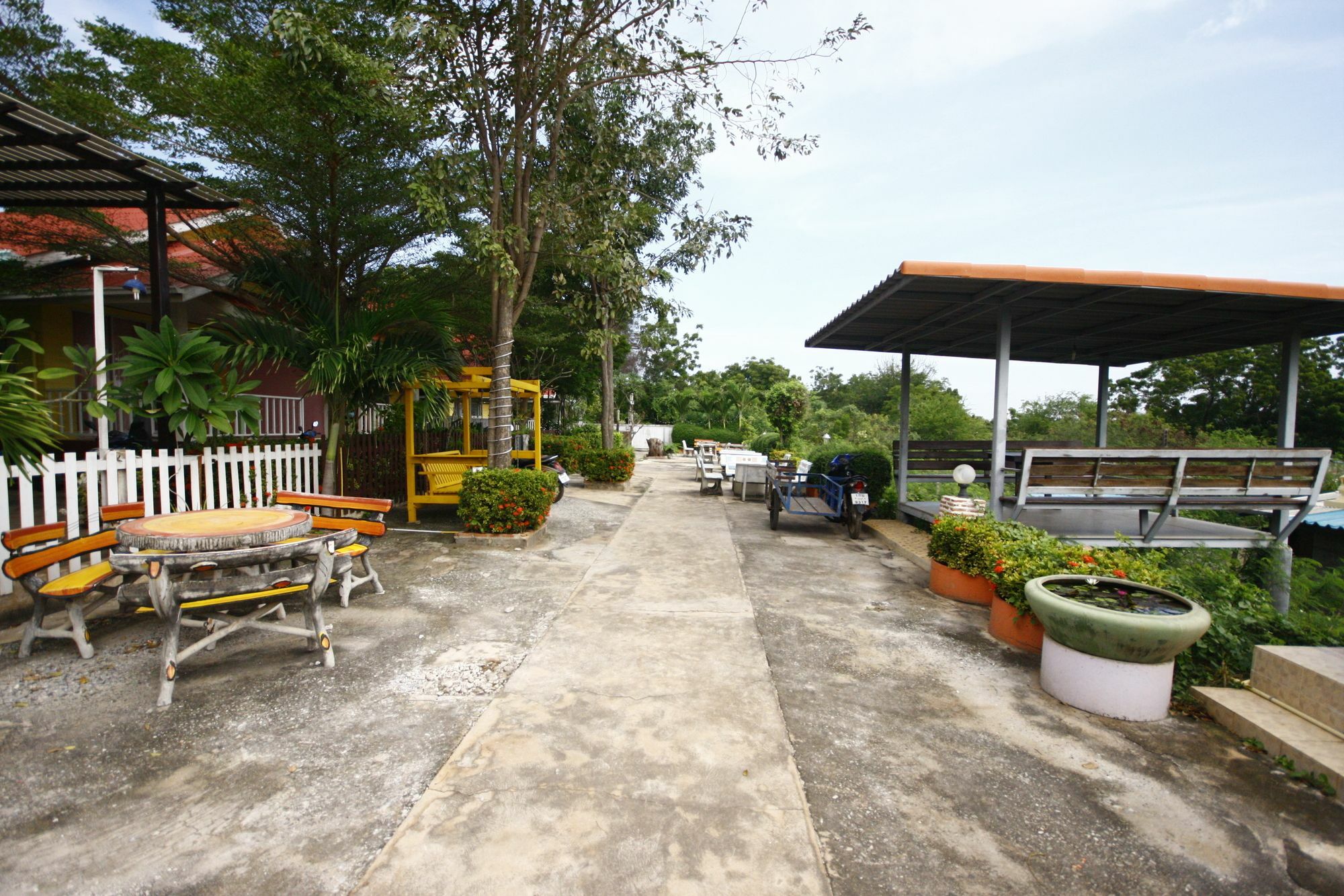Insook Ko Larn Resort Ngoại thất bức ảnh